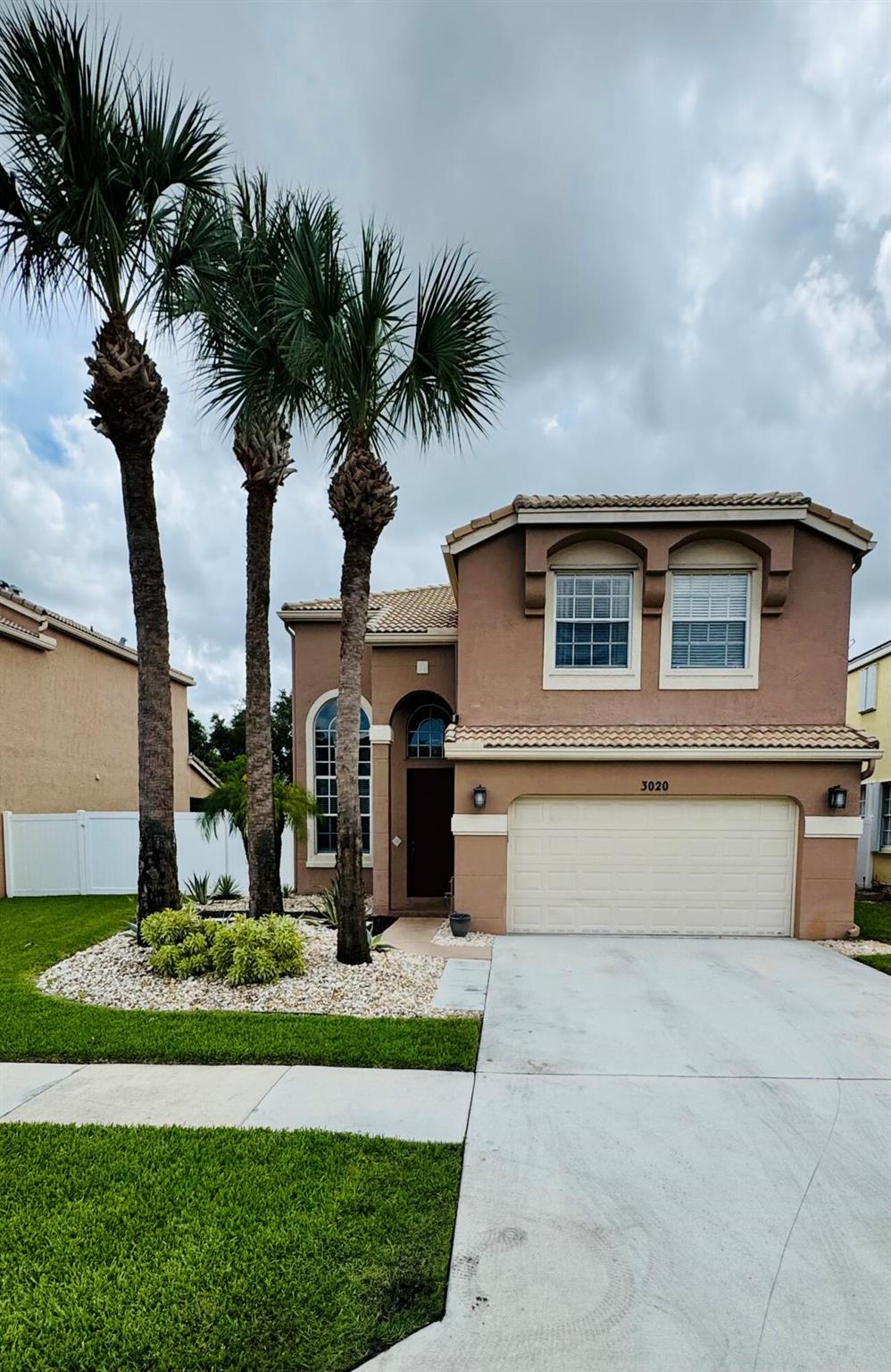 PARADISE FOUND!! BEAUTIFUL HOME, HOMEOWERS PRIDE. THIS GEM FEATURES 4 BEDROOMS, 2.5 BATHROOMS, BRIGHT OPEN FLOOR PLAN. SIT ON YOUR PRIVATE SCREENED BALCONY OFF OWNERS SUITE OVERLOOKING POOL. BOASTING UPDATED KITCHEN & BATHROOMS. RESORT BACKYARD FEATURING, OUTDOOR KITCHEN & BAR LUSHED LANDSCAPING, FENCED YARD & SCREEN PATIO. MADISON GREEN COMMUNITY AMENITIES INCLUDE: RESORT STYLE CLUBHOUSE: POOL, KIDDIE POOL, BASKETBALL & TENNIS COURTS, 18 HOLE GOLF COURSE, RESTAURANT & BAR, WALKING PATHS AND MUCH MORE.. A MUST SEE TO APPRECIATE.DON'T MISS THIS OPPORTUNITY. ALL SIZES APPROX. NOT GUARANTEED.