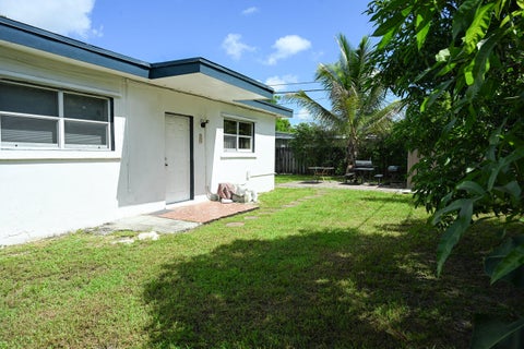 Tiny photo for 6814 NW 14TH Street, Plantation, FL 33313 (MLS # B26067801)