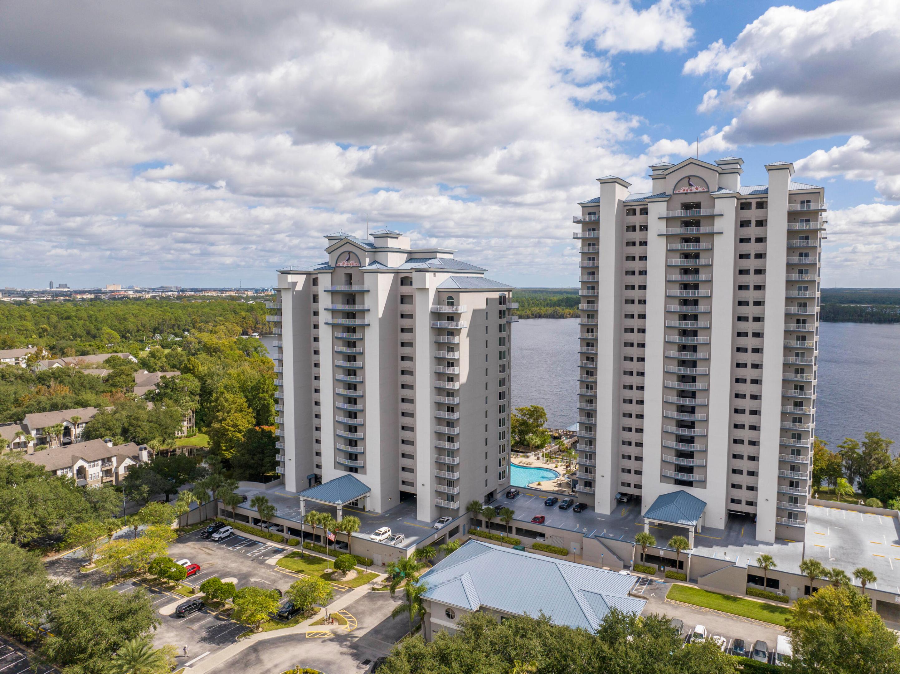 13415 SE Blue Heron Beach Drive SE 910