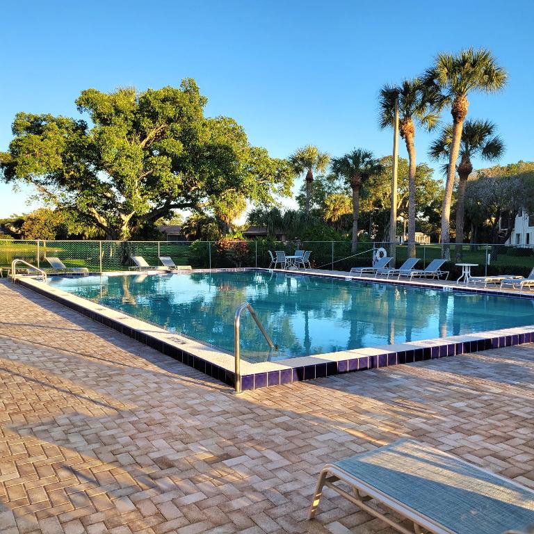 SOUTH LAKE CONDO - Residential