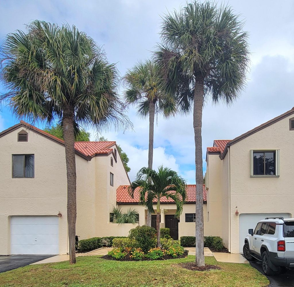 Photo of 23 Via De Casas Sur #103, Boynton Beach, FL 33426 (MLS # R11157062)