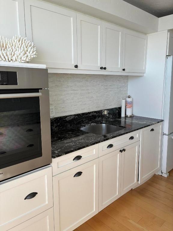 MAYFAIR HOUSE CONDO - Residential