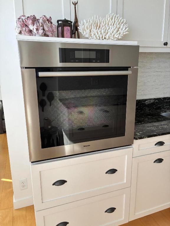 MAYFAIR HOUSE CONDO - Residential