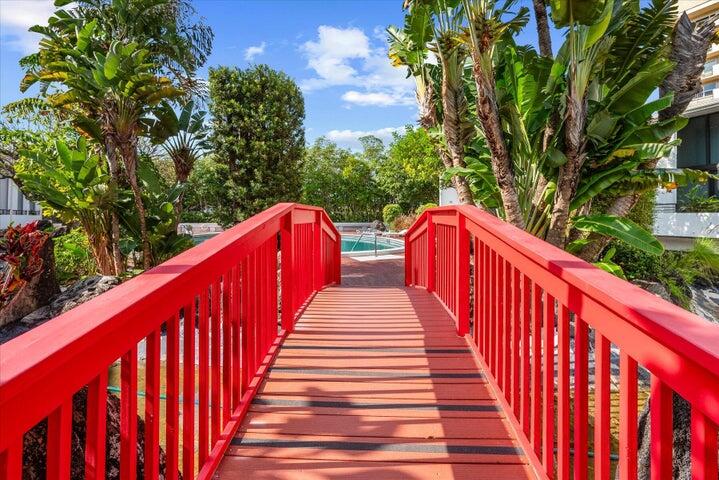 MAYFAIR HOUSE CONDO - Residential