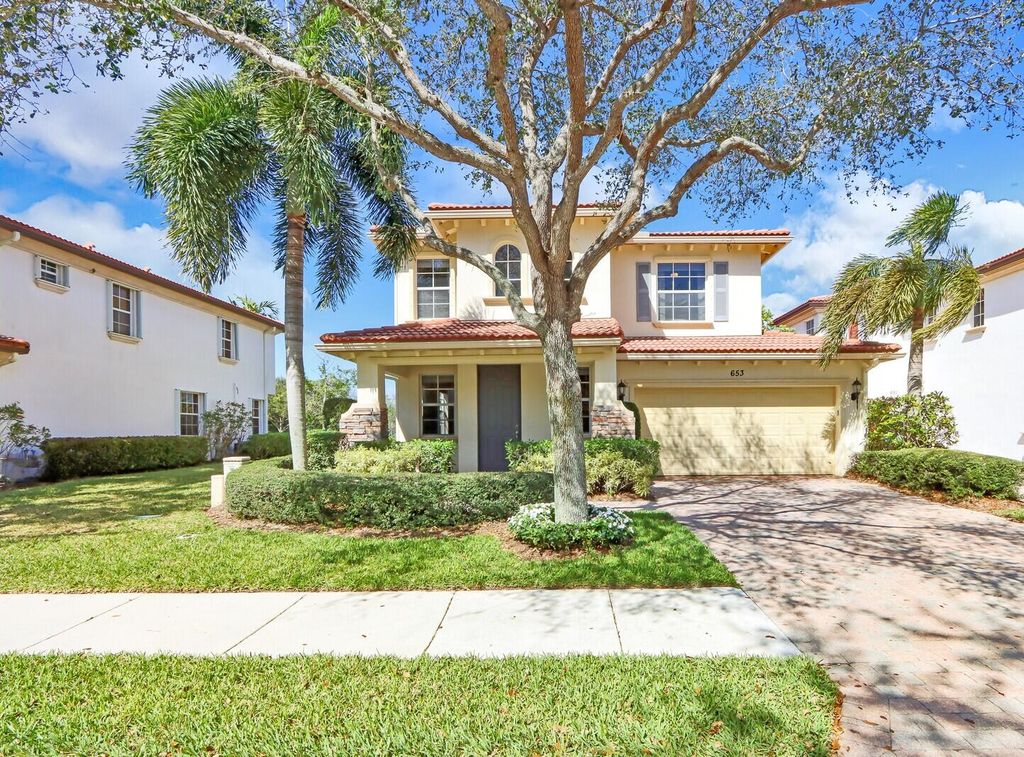 Photo of 653 Castle Drive, Palm Beach Gardens, FL 33410 (MLS # R10867194)