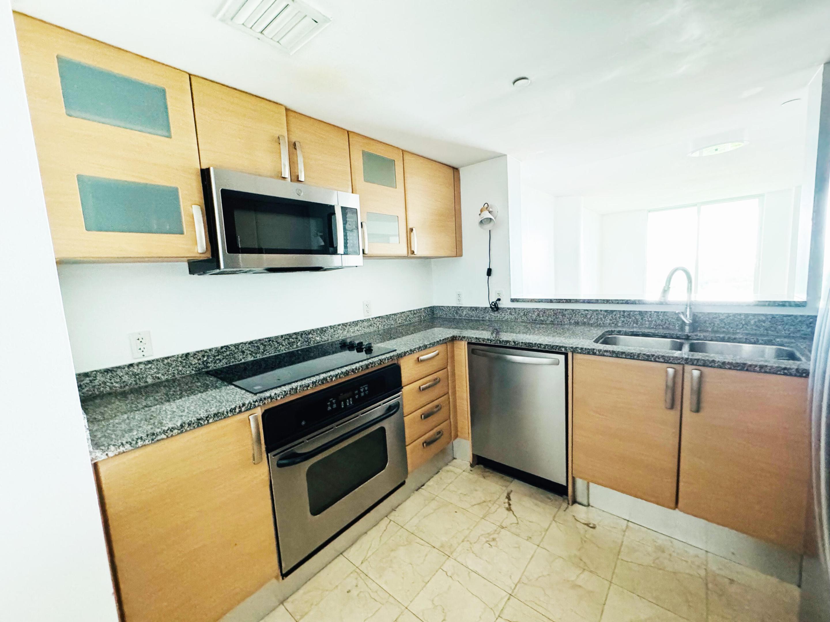 SKYLINE ON BRICKELL CONDO - Residential