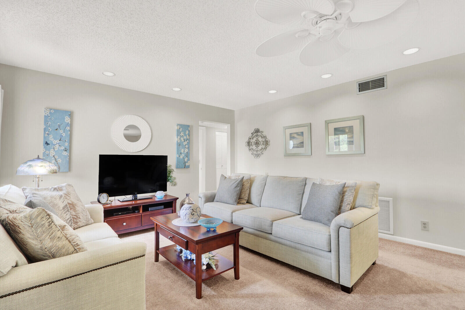 Properties 323 KNOTTY PINE Circle A-2