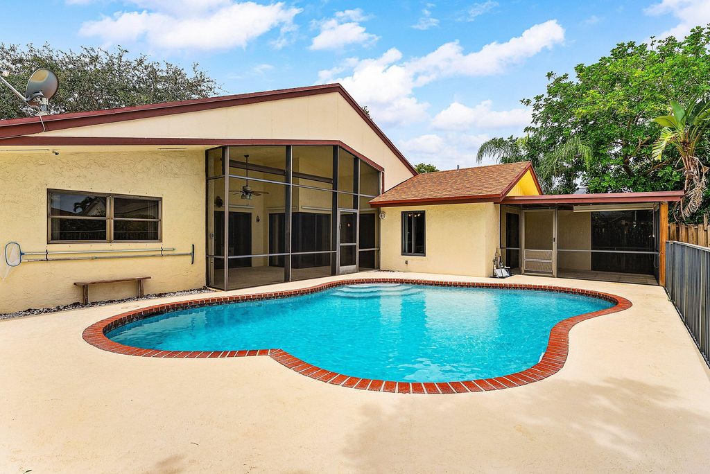 Photo of 21423 Summertrace Circle, Boca Raton, FL 33428 (MLS # R11119489)