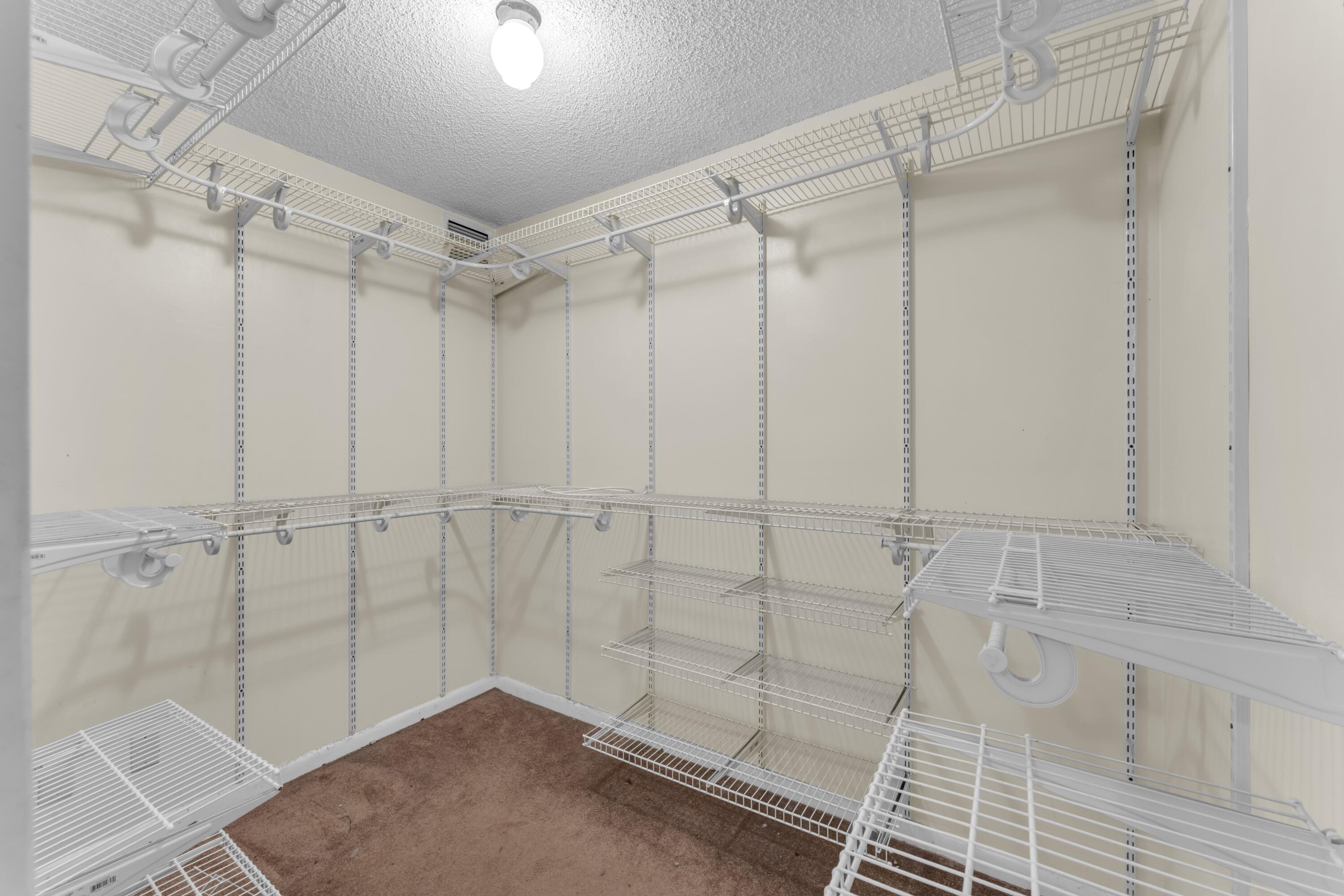 WHITEHALL CONDO OF THE LANDS OF THE PRESIDENT - Residential