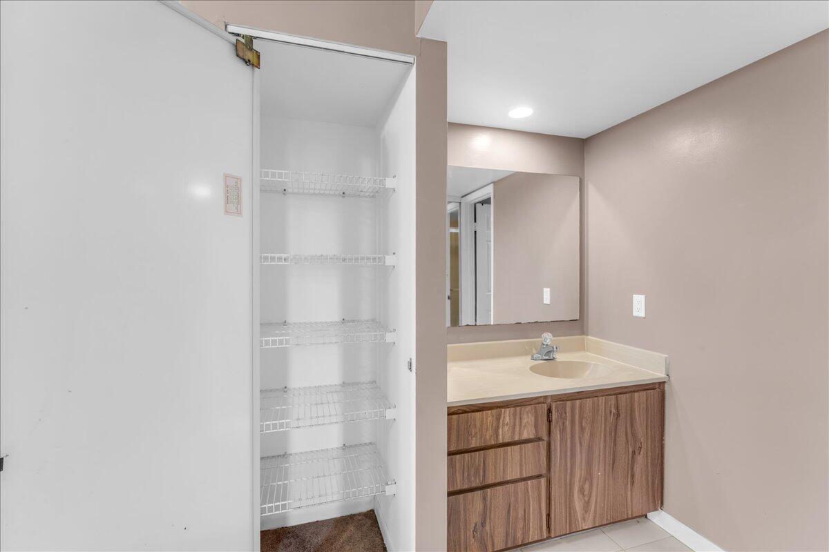 WHITEHALL CONDO OF THE LA - Residential