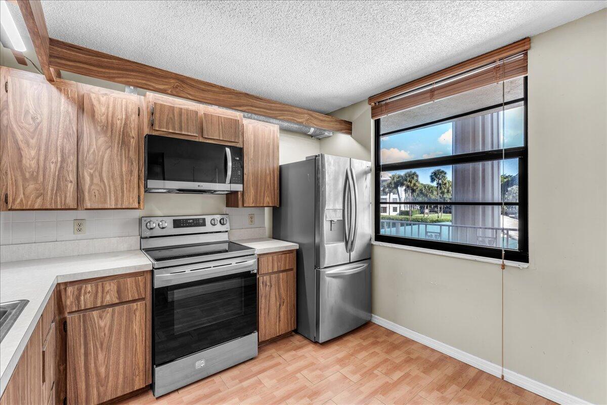 WHITEHALL CONDO OF THE LA - Residential