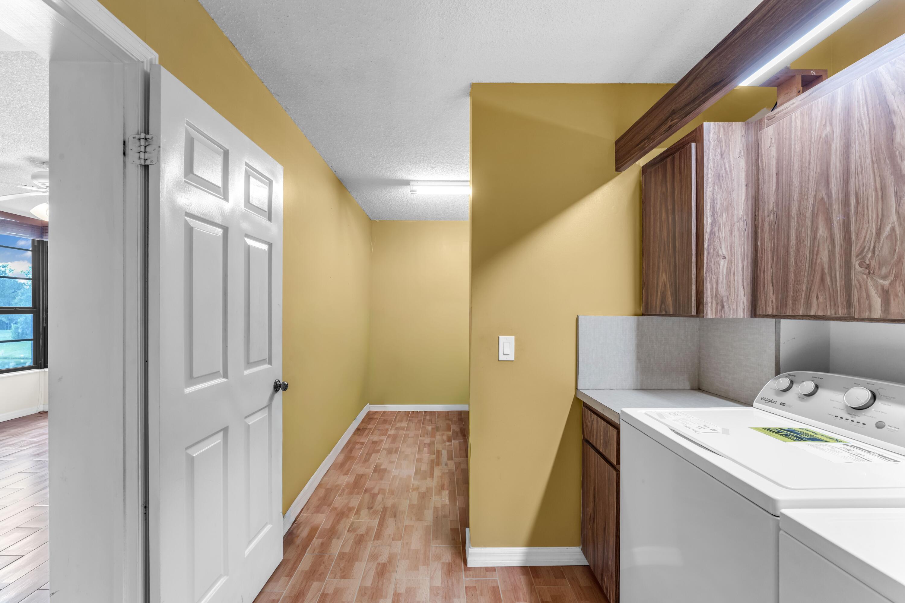 WHITEHALL CONDO OF THE LANDS OF THE PRESIDENT - Residential