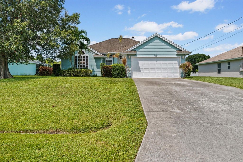 Photo of 2542 SW Choctaw Street, Port St Lucie, FL 34953 (MLS # R10913680)