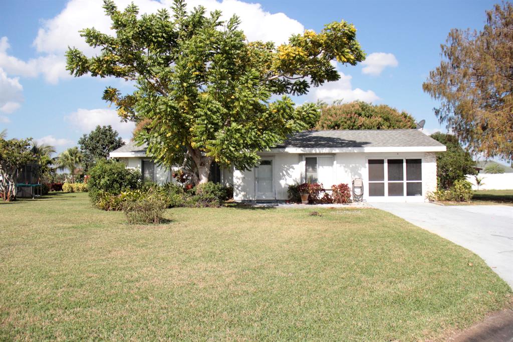 NICE 2-BDRM, 2-BTH 1-CG HOME WITH LARGE FLORIDA ROOM, LARGE FENCED BACK YARD ON A CUL-DE-SAC, COMMUNITY REC. CENTER WITH POOL AND TENNIS, POA $225 ANNUALY, ACCORDION AND ROLL DOWN HURRICANE SHUTTERS. (2) ZONE SPRINKLER SYSTEM ON WELL, CITY WATER AND SEWER, NO ASSESSMENTS.
