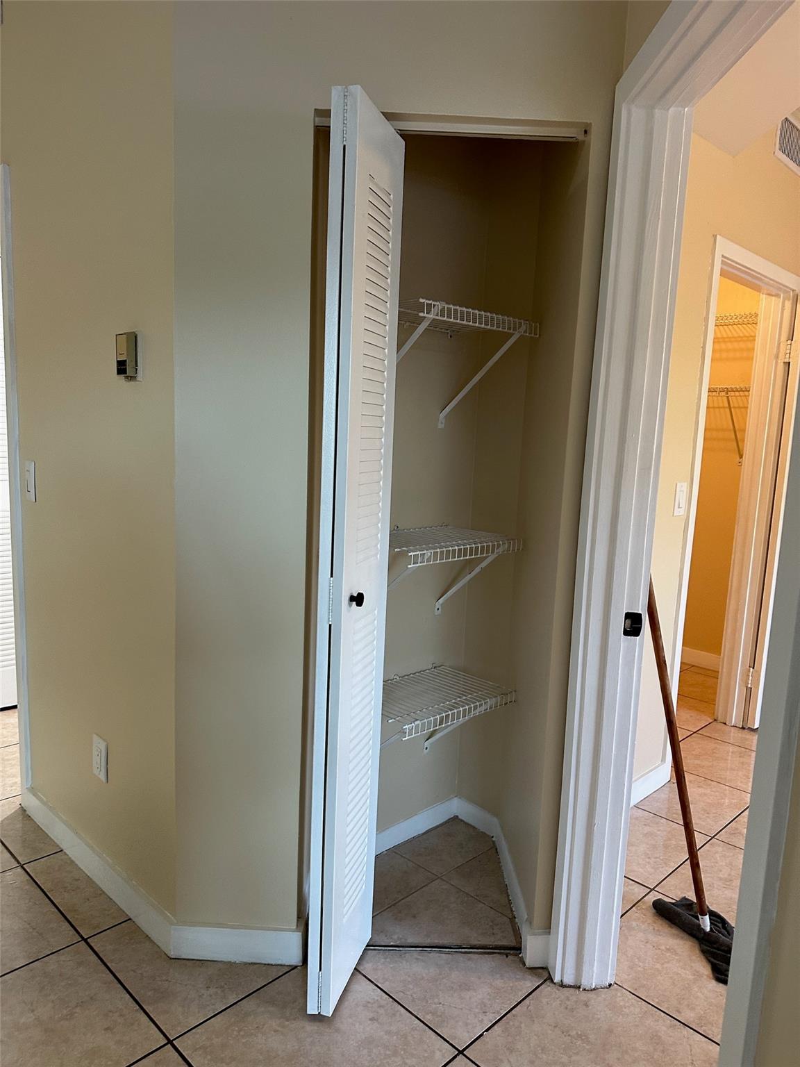 La Hacienda Country Club - Residential Lease