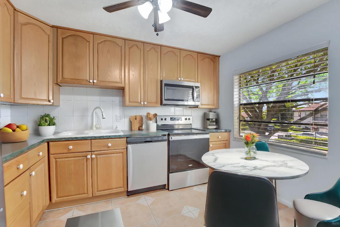 GLADES OF BOCA LAGO CONDO - Residential