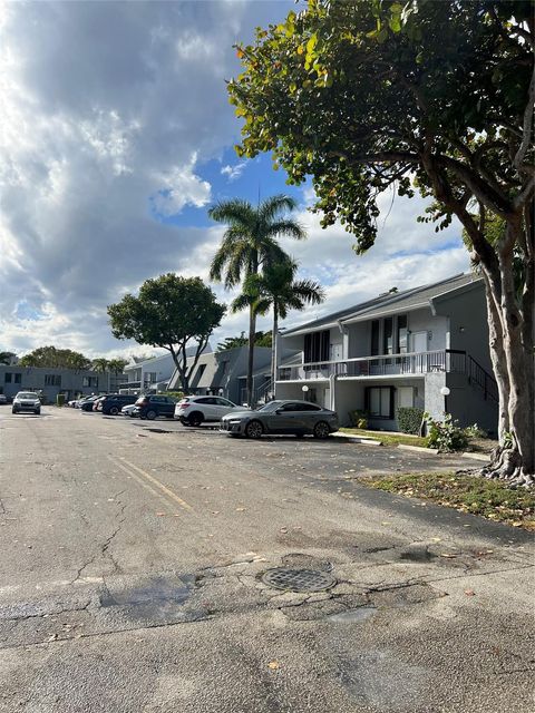 Tiny photo for 639 N University Drive #17, Plantation, FL 33324 (MLS # F10555508)