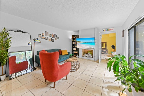824 SPRINGDALE CIR, PALM SPRINGS, FL 33461 - Image 6df0ca23e944d4697bddf6d4cb3447a2/2887372026