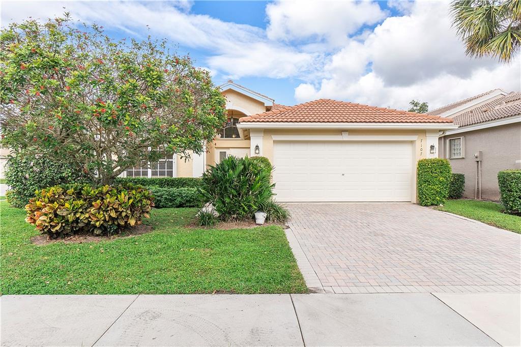 Valencia Falls 06 - Residential