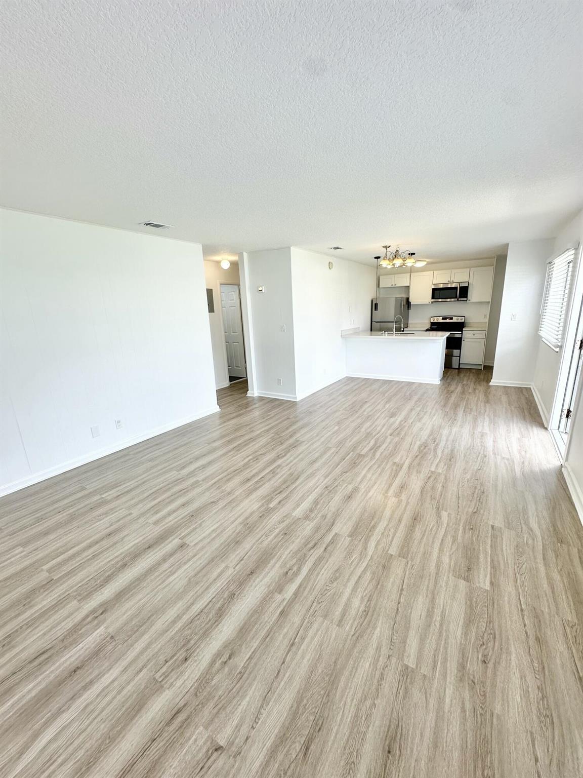 TIFFANY LAKE COND PHASE T - Residential Lease