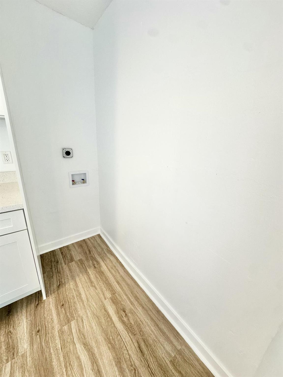 TIFFANY LAKE COND PHASE T - Residential Lease