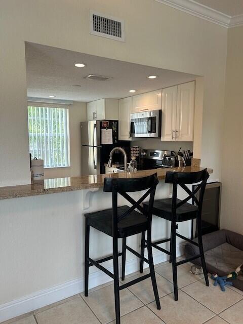 1040 Lake Shore Drive 105