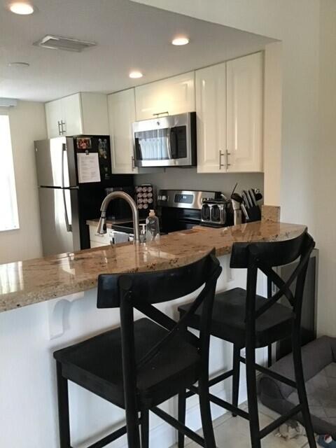 1040 Lake Shore Drive 105