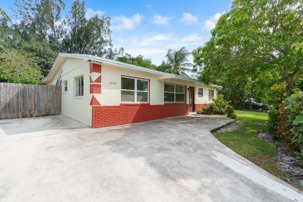 Photo of 1498 NW 1st Street, Boynton Beach, FL 33435 (MLS # R11142511)
