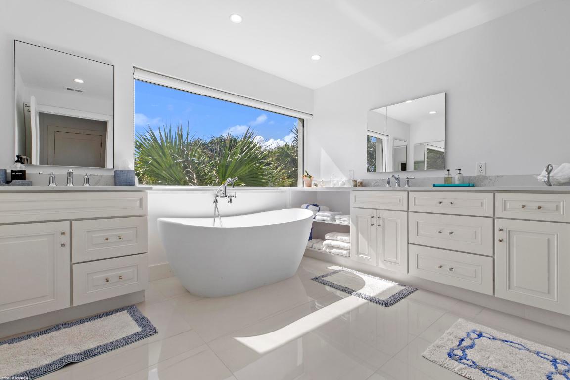 JUPITER ISLAND - Residential