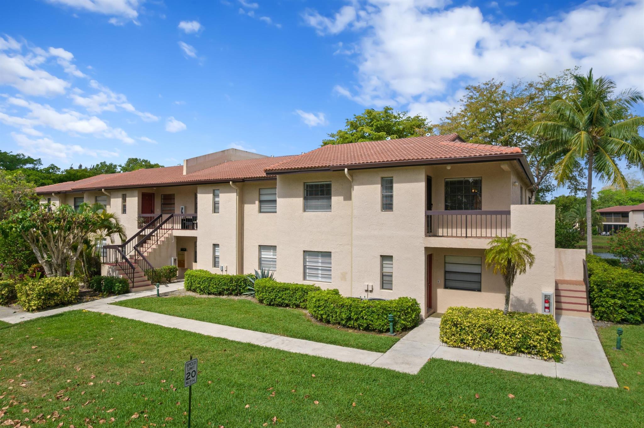 9267 Vista Del Lago 40h