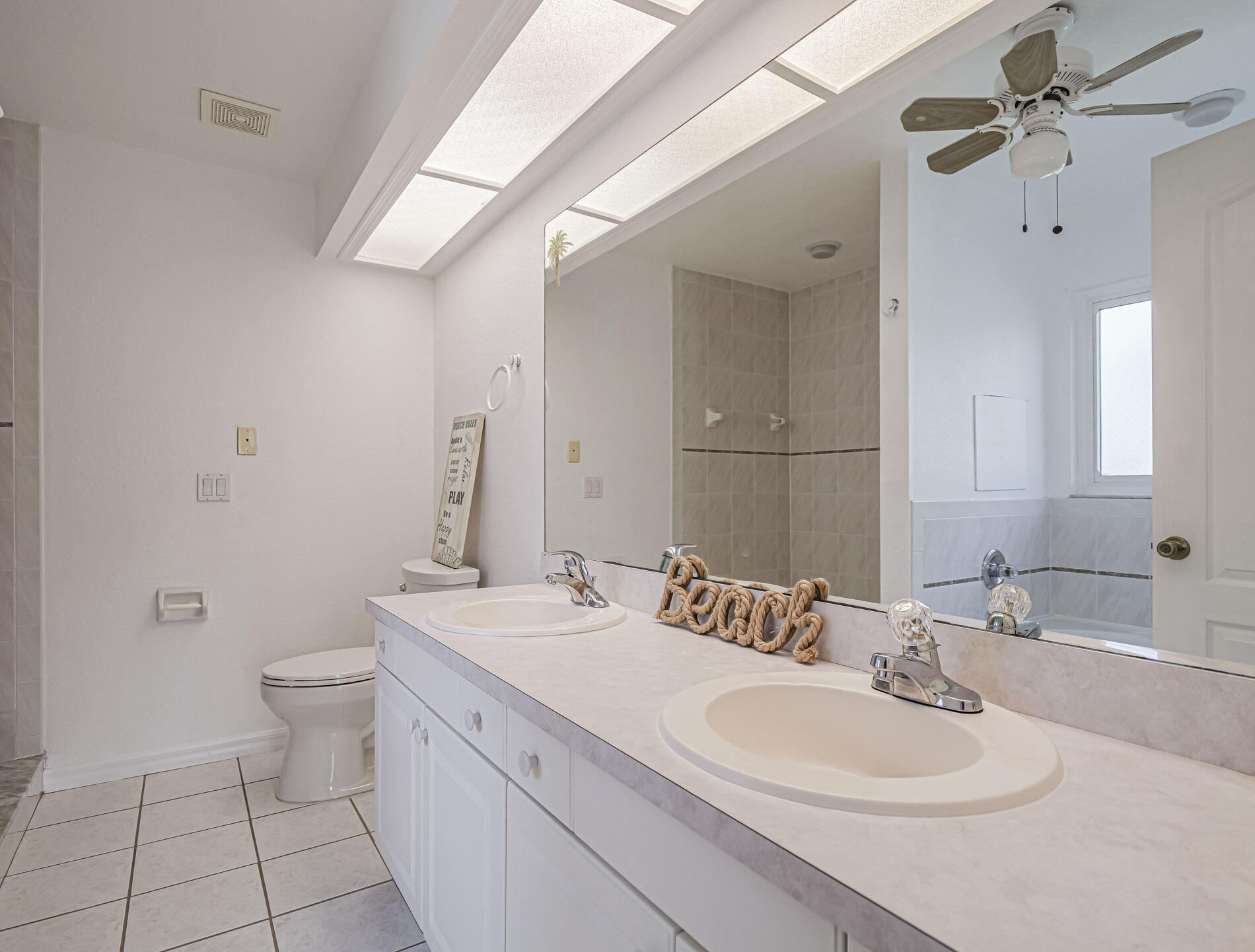 SUNSET LAKES PHASE III - Residential