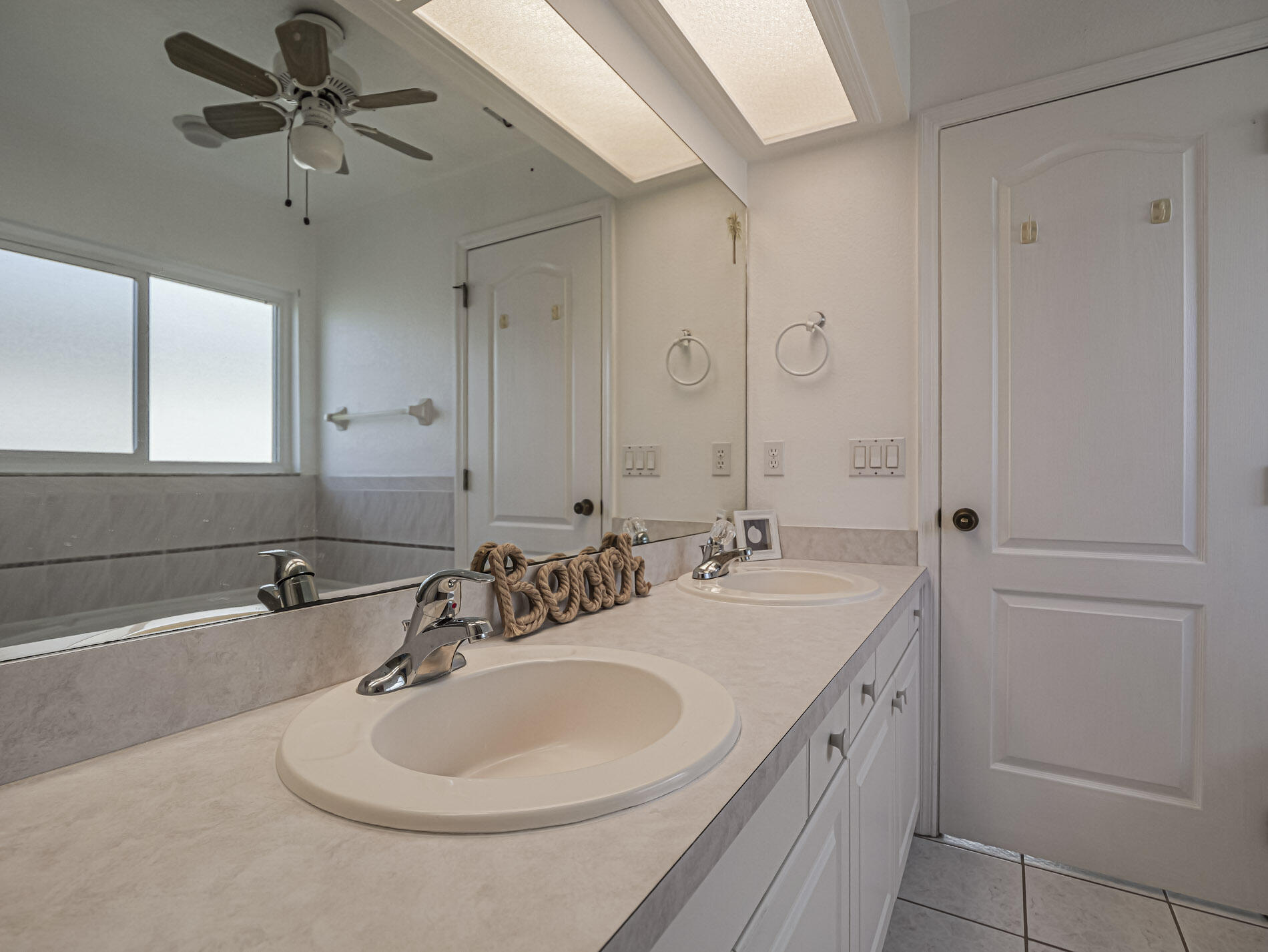 SUNSET LAKES PHASE III - Residential