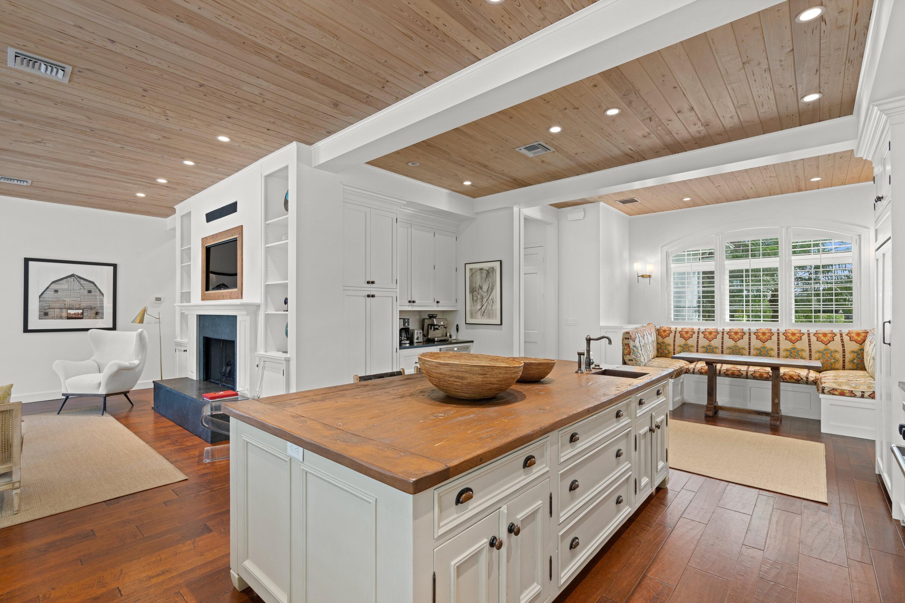 PALM BEACH POINT - Residential