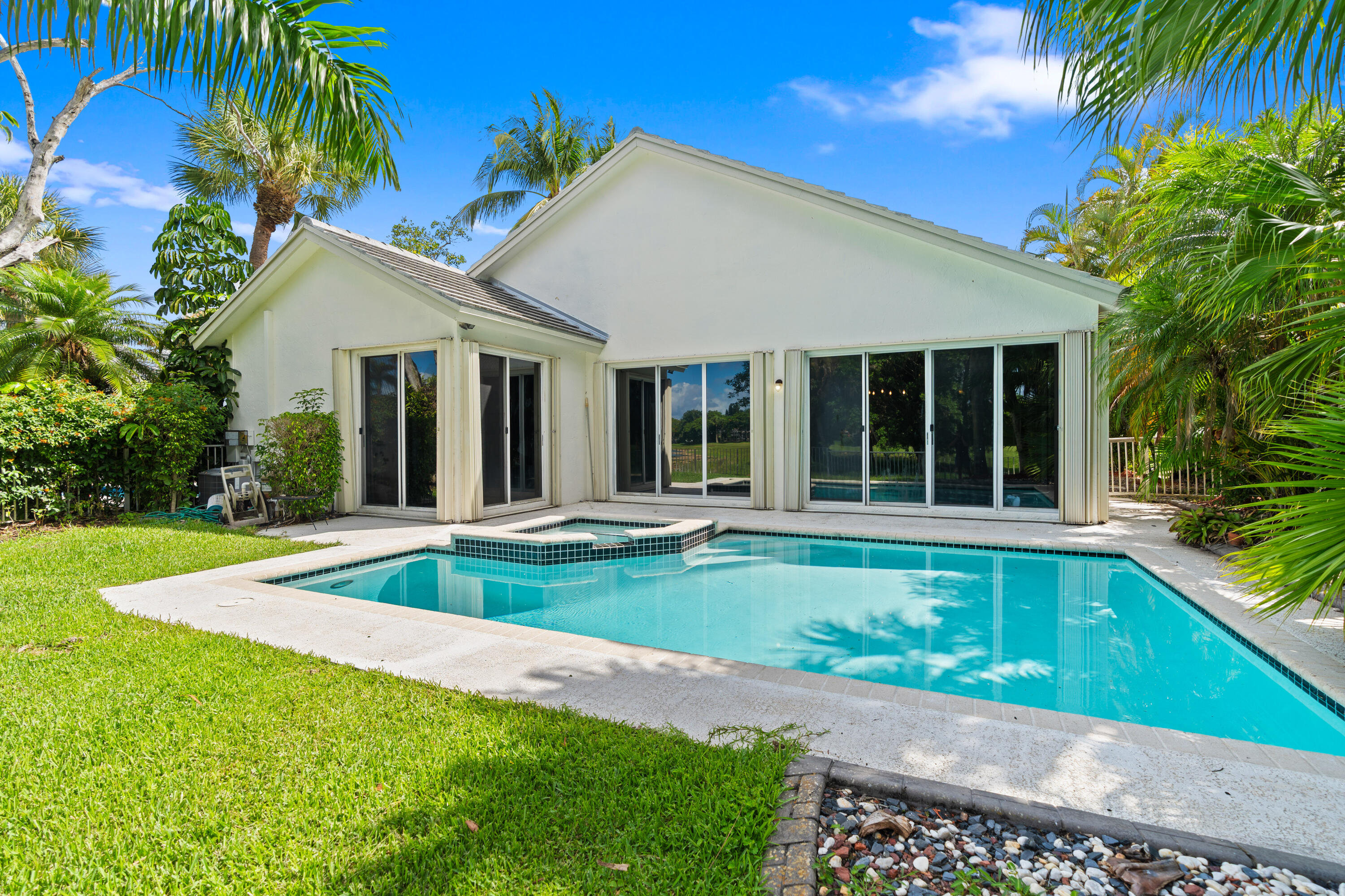 1500 W Lacosta Dr W