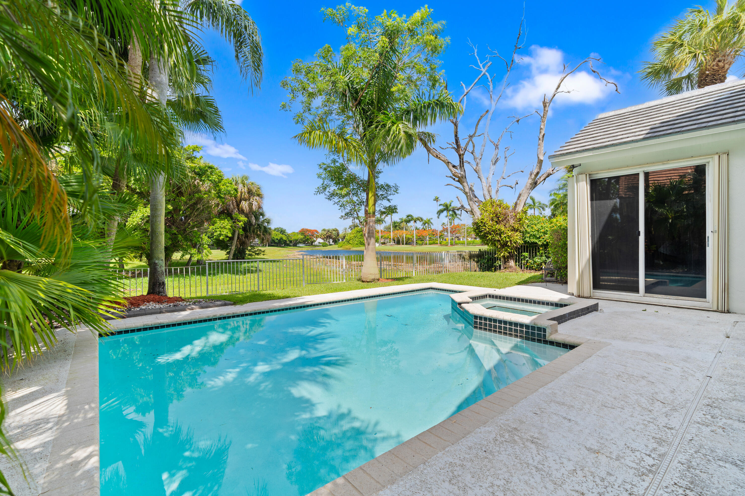 1500 W Lacosta Dr W