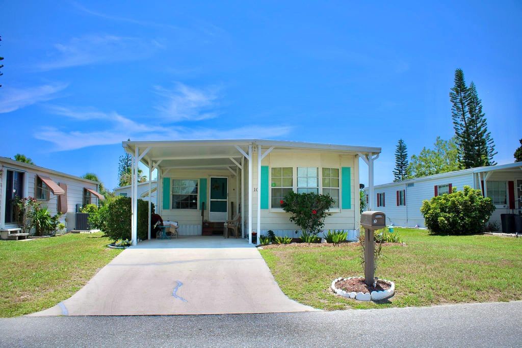 Photo of 10 Del Sol Road, Port Saint Lucie, FL 34952 (MLS # R10992884)