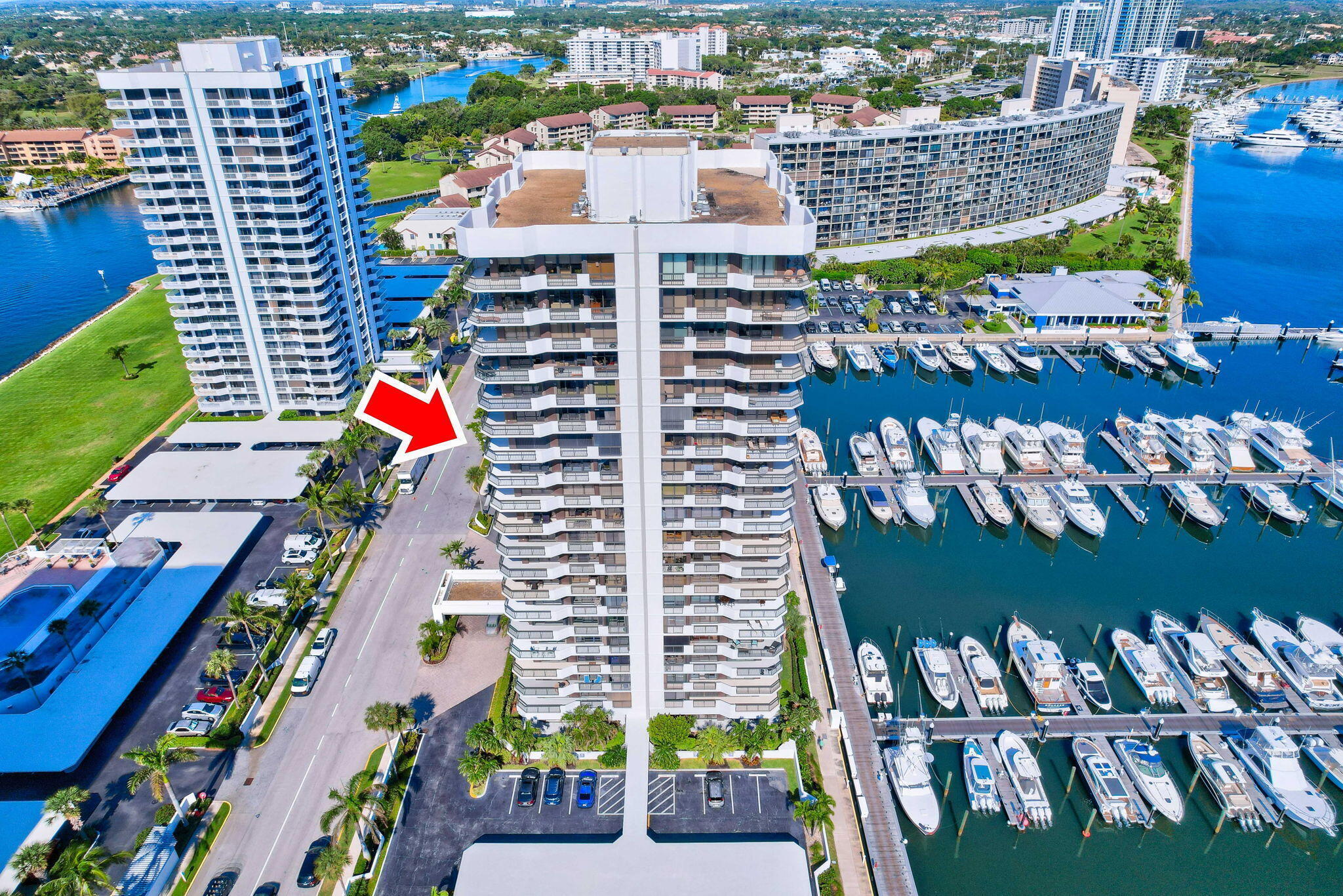 MARINA TOWER OLD PORT COVE - Residential
