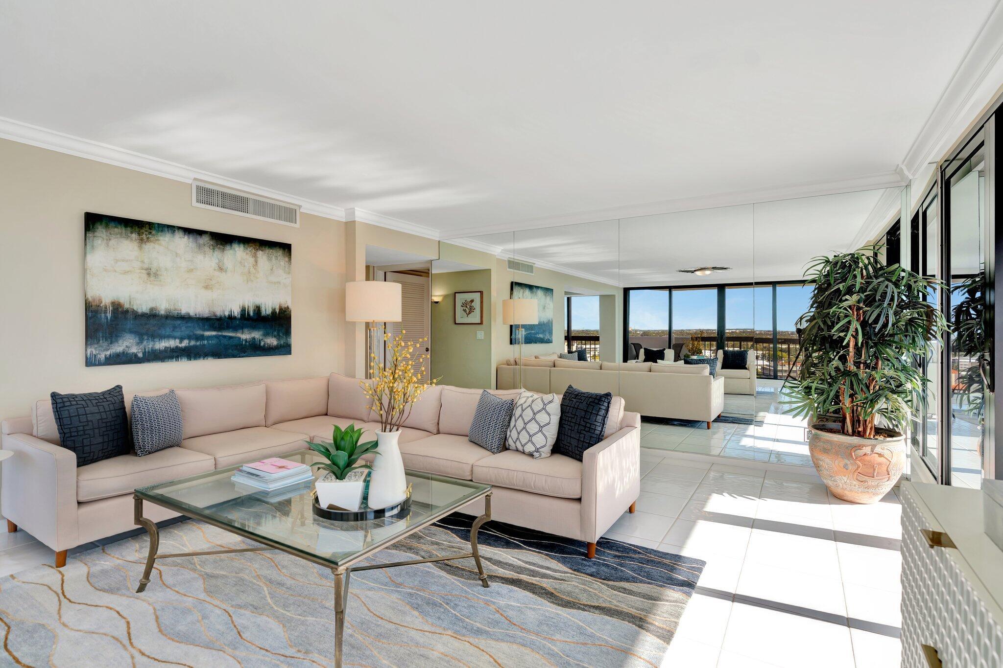 MARINA TOWER OLD PORT COVE - Residential