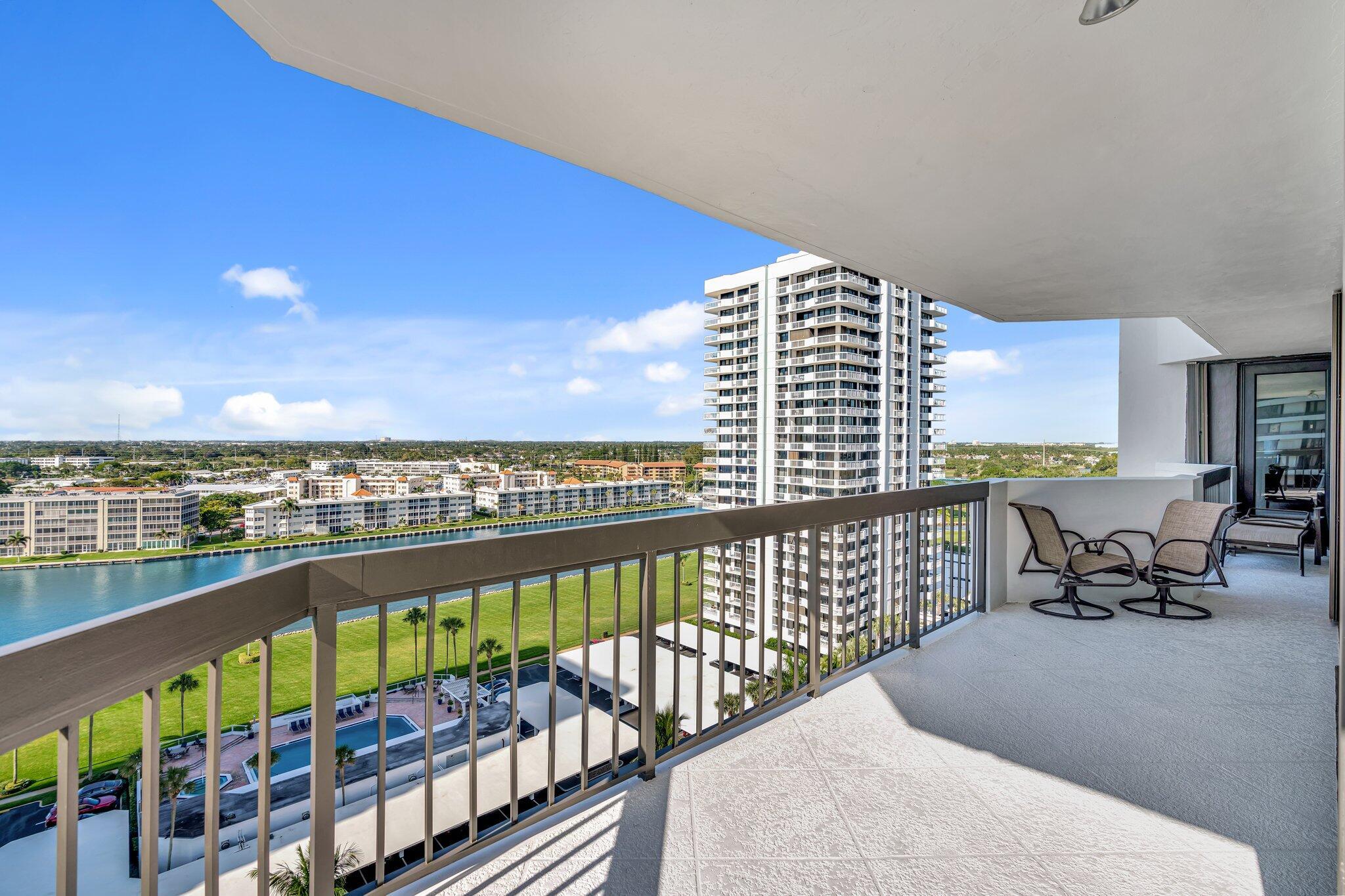 MARINA TOWER OLD PORT COVE - Residential