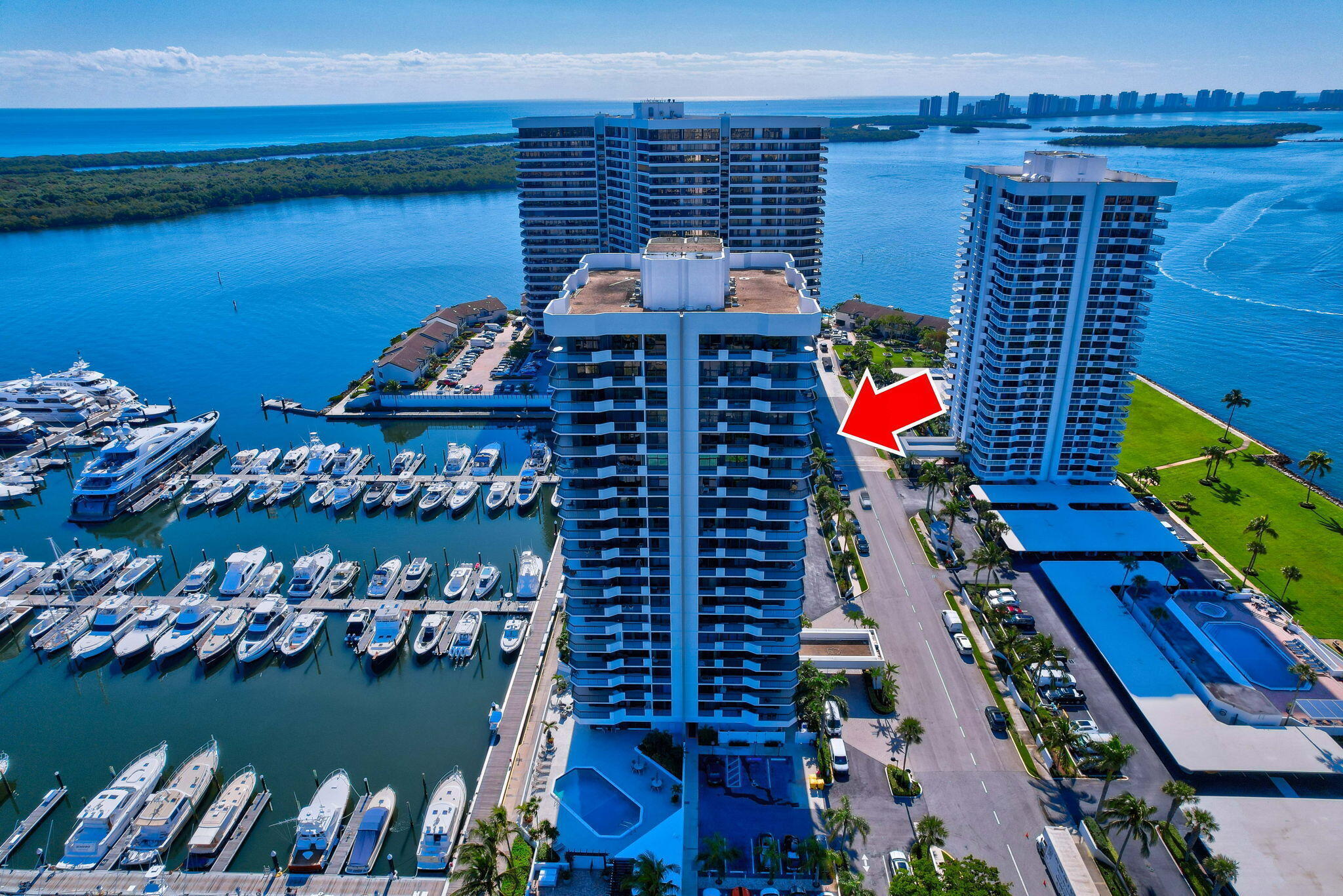 MARINA TOWER OLD PORT COVE - Residential