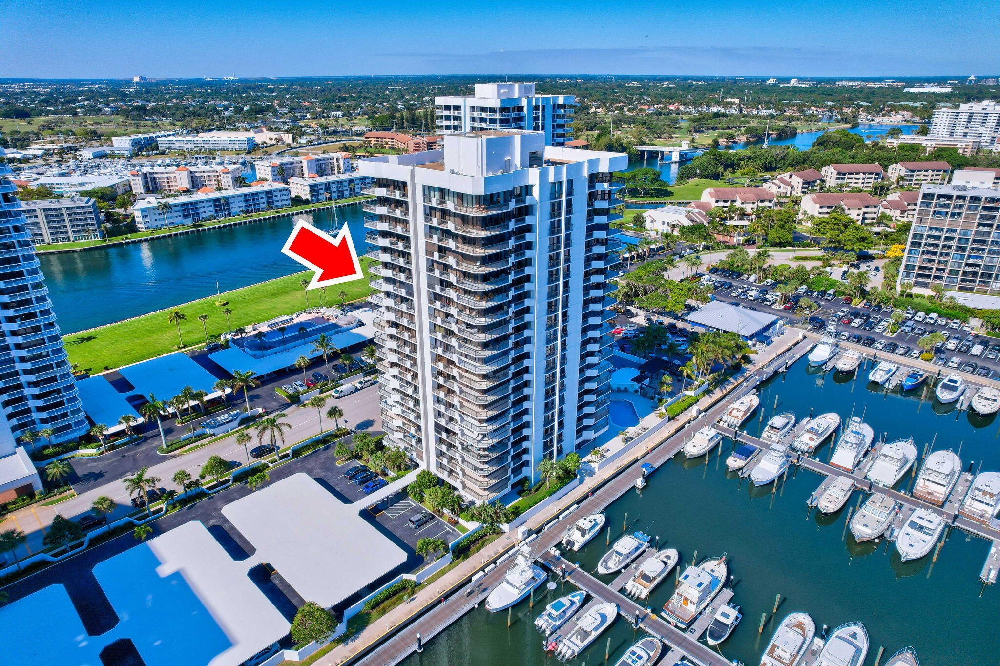 MARINA TOWER OLD PORT COVE - Residential