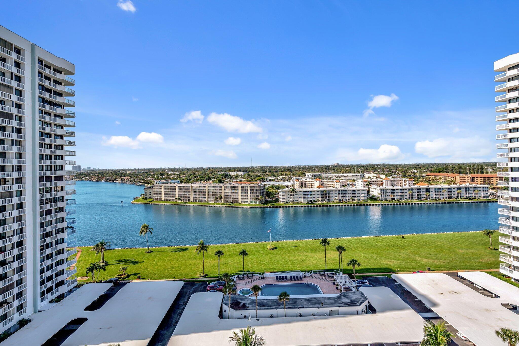MARINA TOWER OLD PORT COVE - Residential