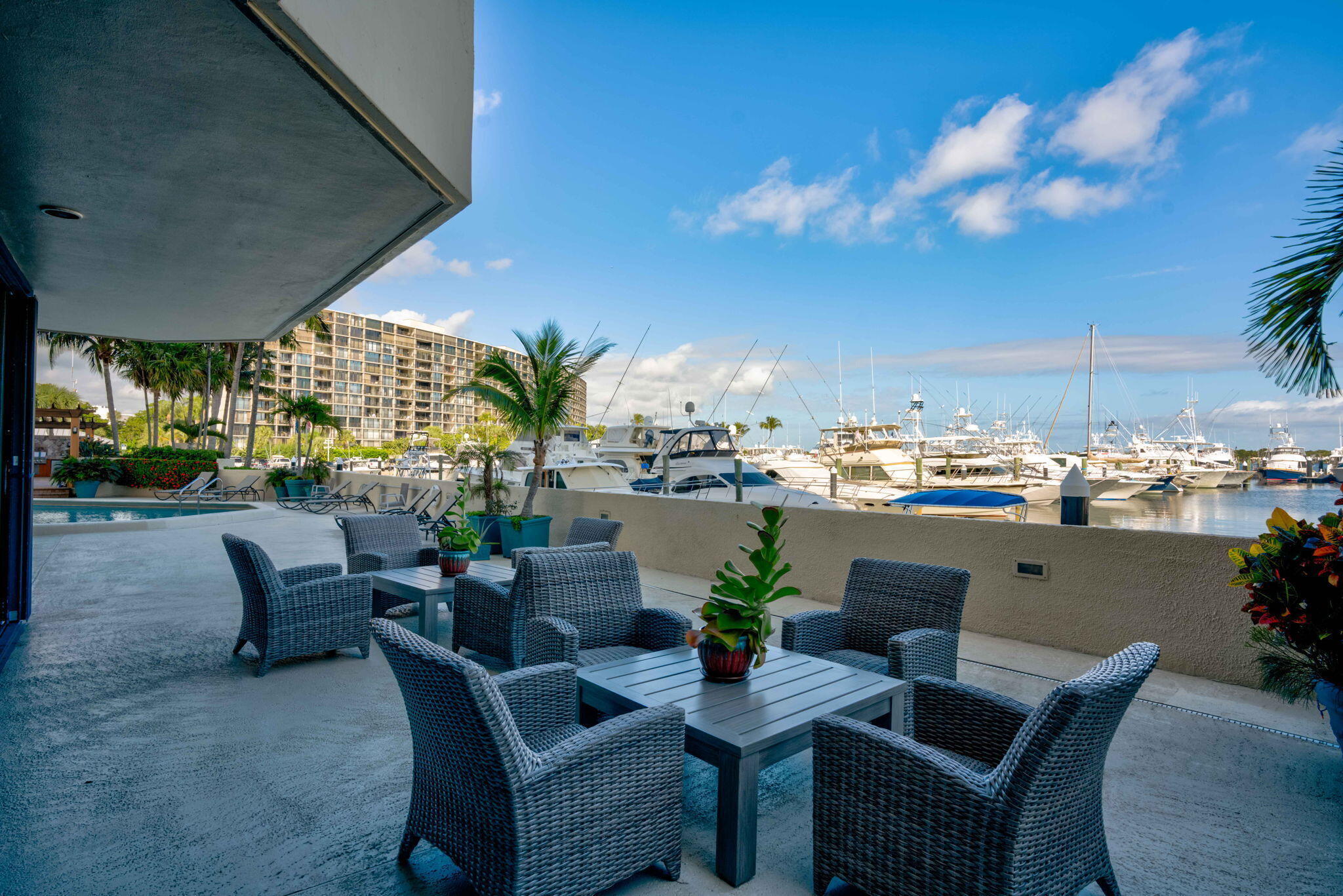 MARINA TOWER OLD PORT COVE - Residential