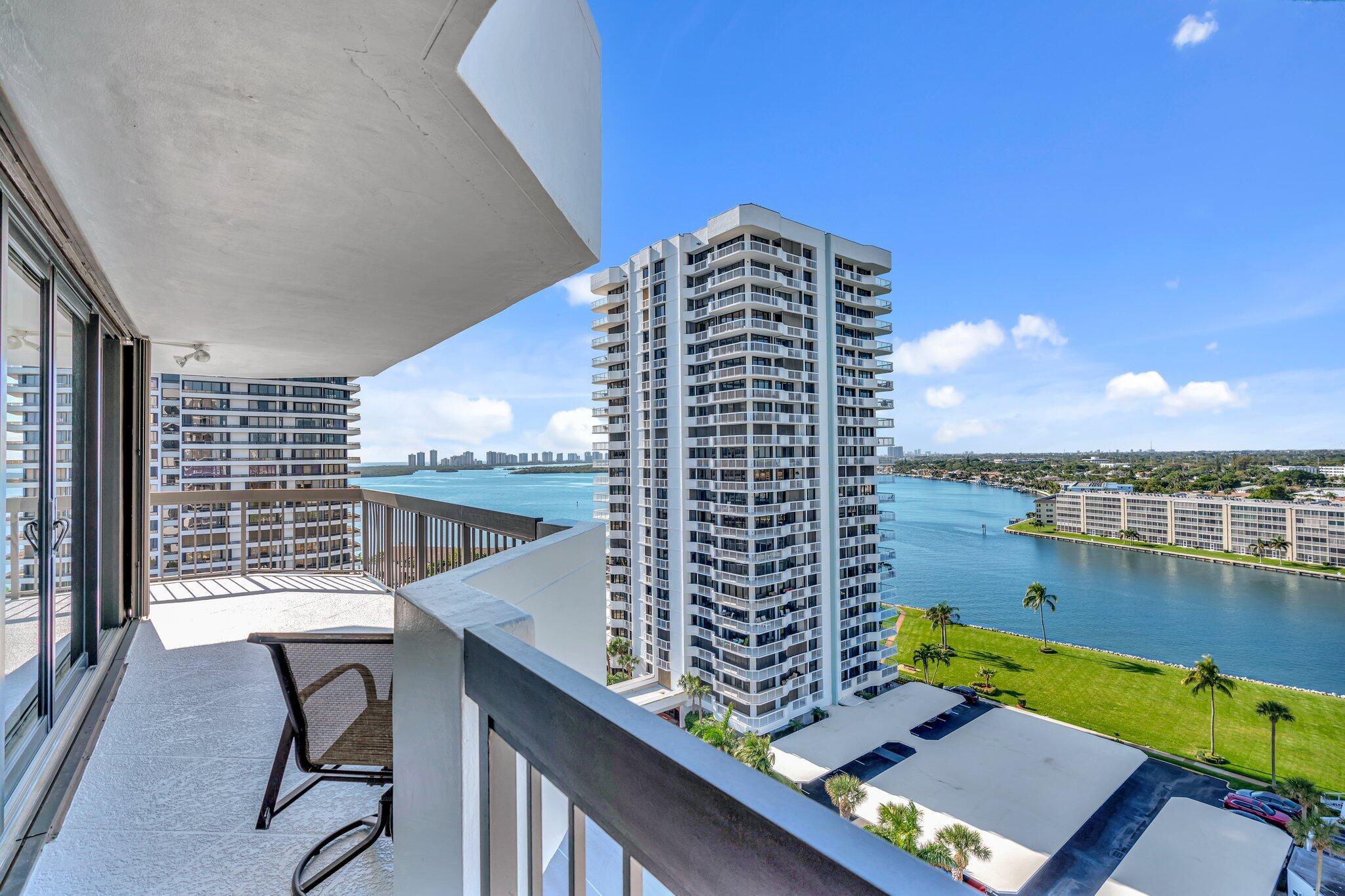 MARINA TOWER OLD PORT COVE - Residential