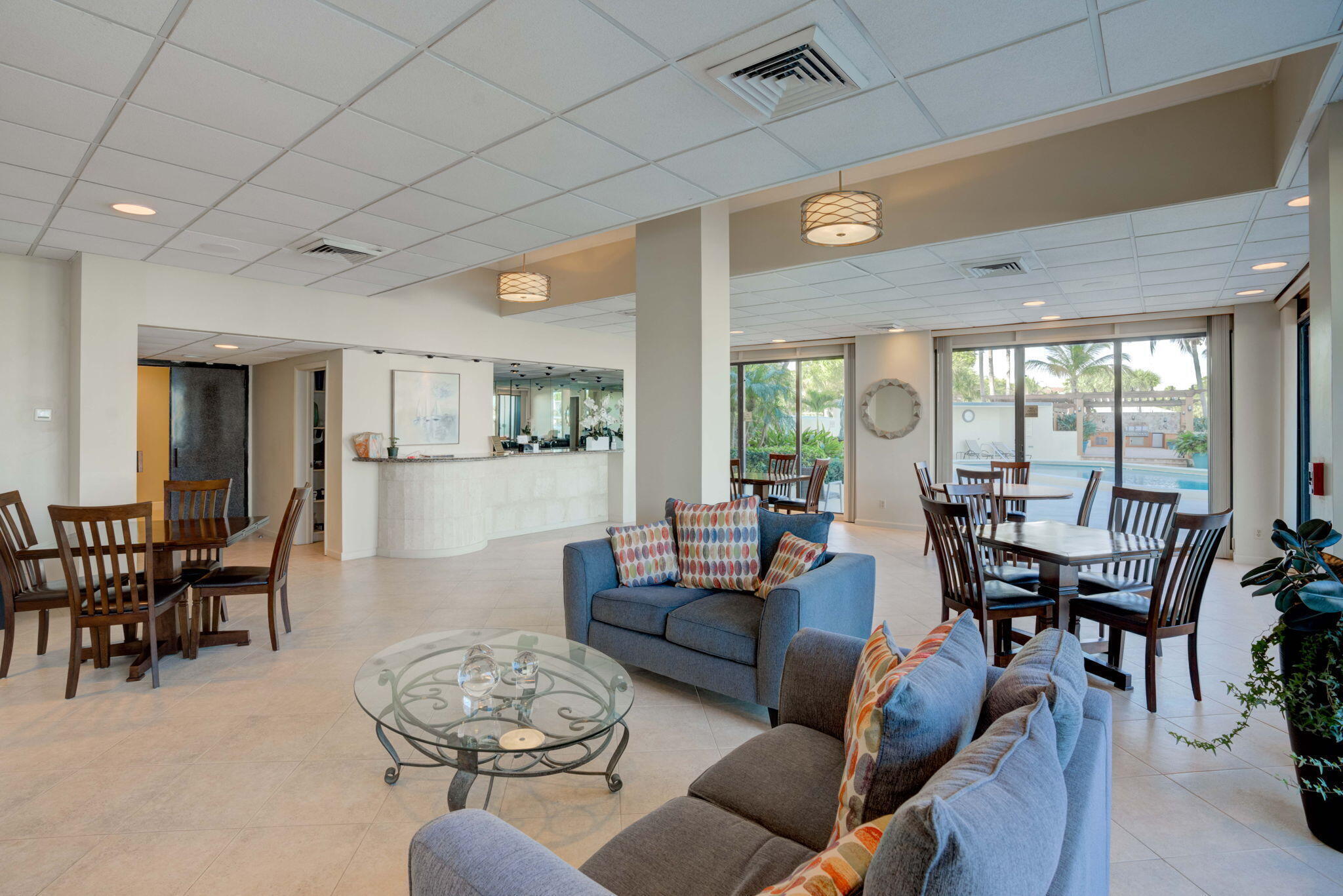 MARINA TOWER OLD PORT COVE - Residential