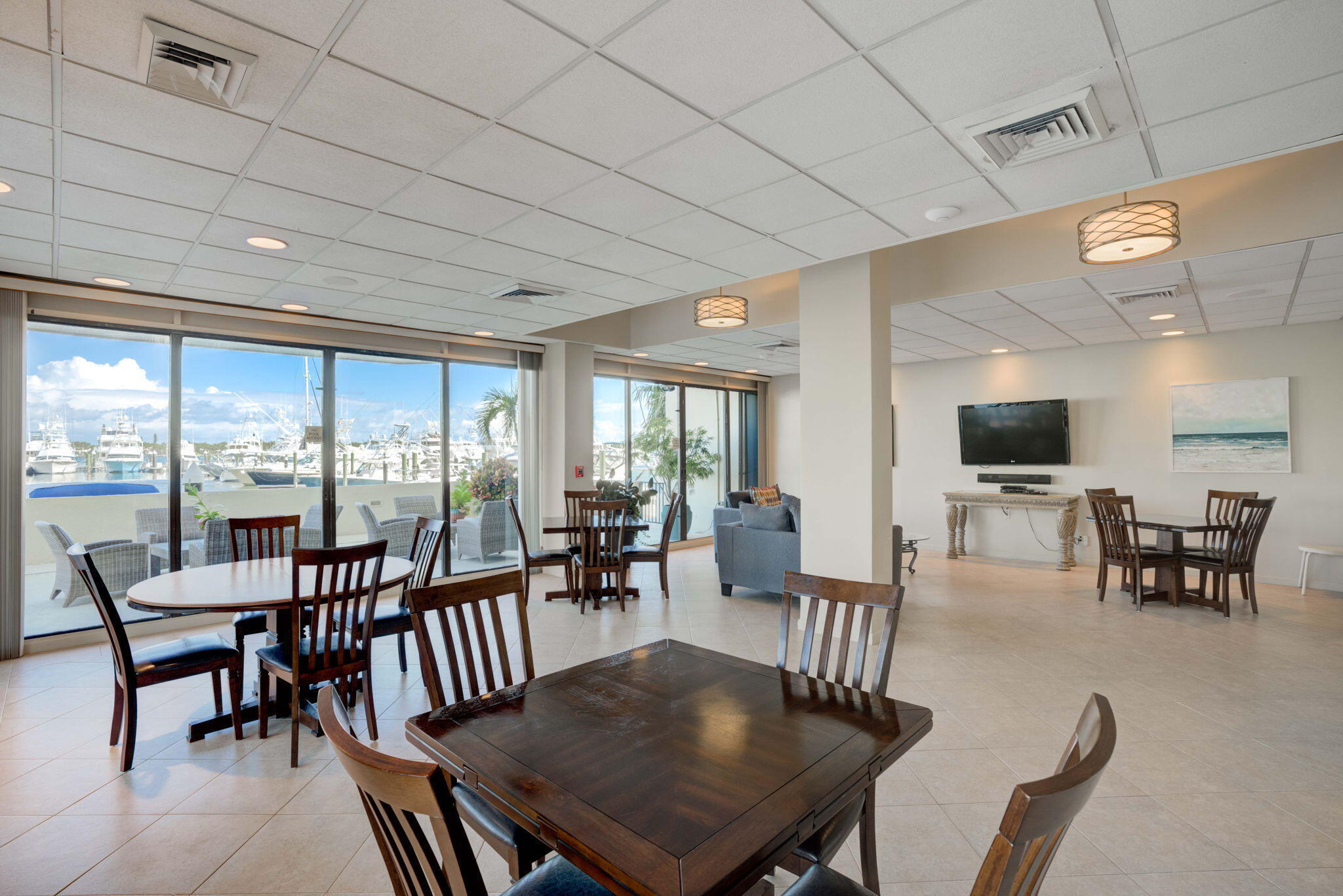 MARINA TOWER OLD PORT COVE - Residential