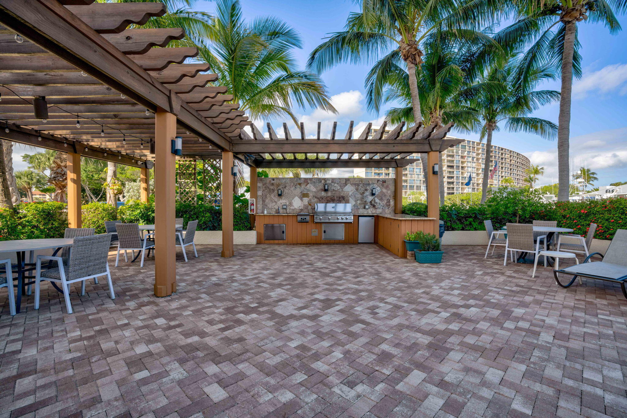 MARINA TOWER OLD PORT COVE - Residential