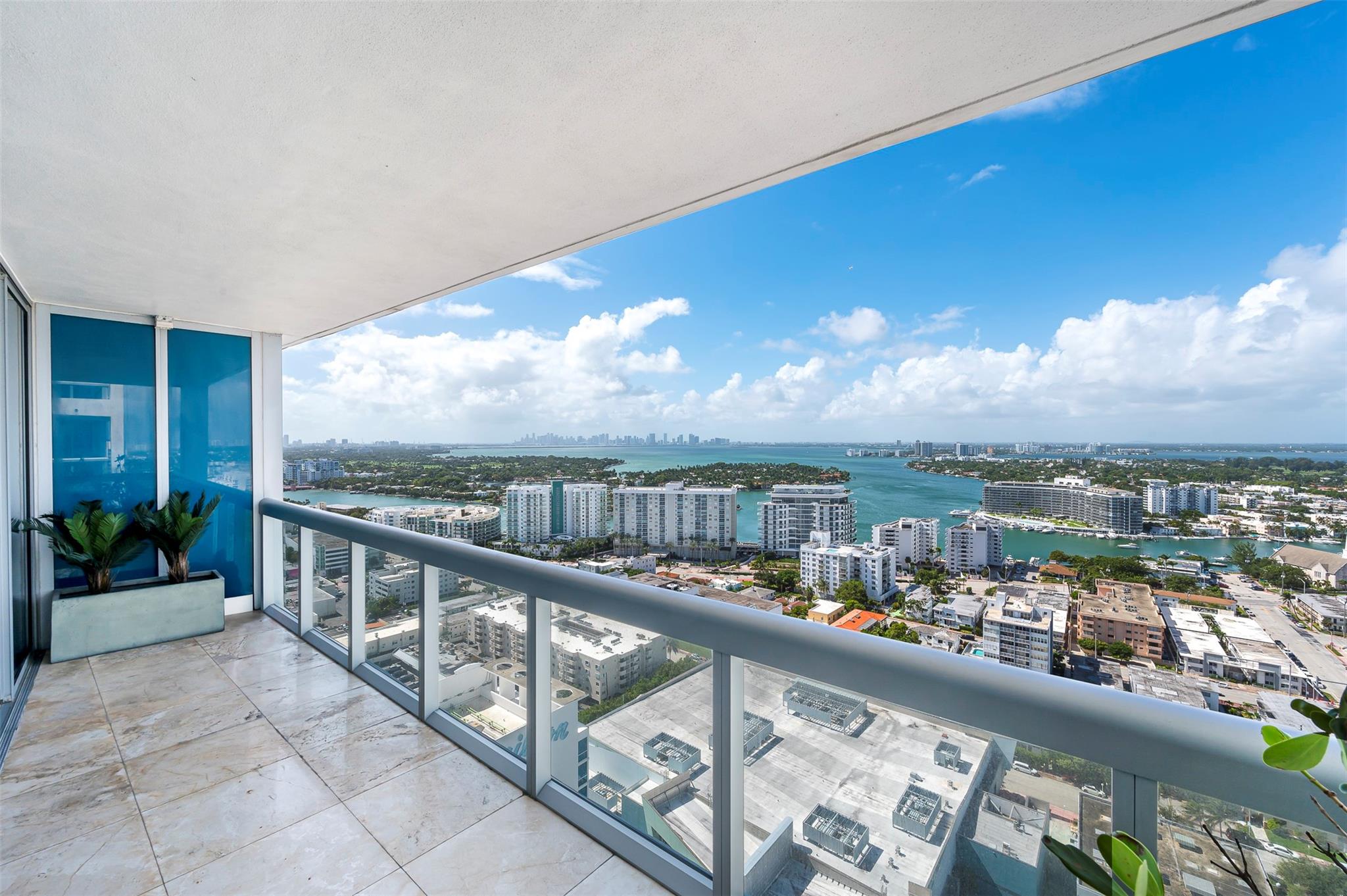 6899 Collins Ave 2707
