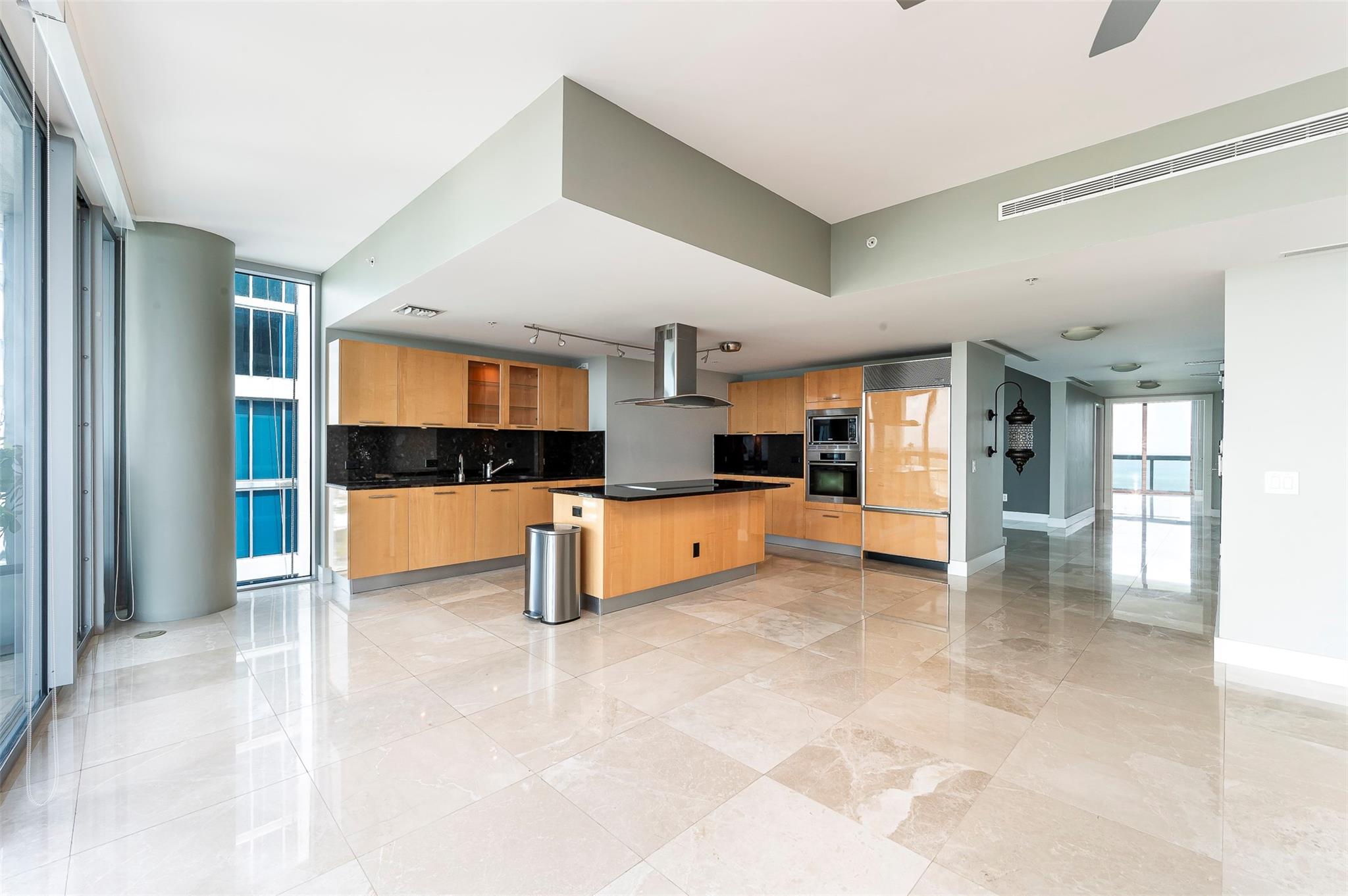 6899 Collins Ave 2707