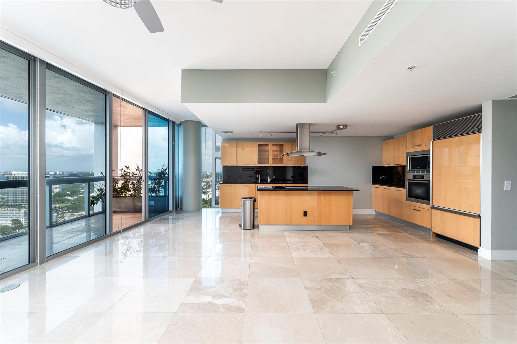 6899 Collins Ave 2707